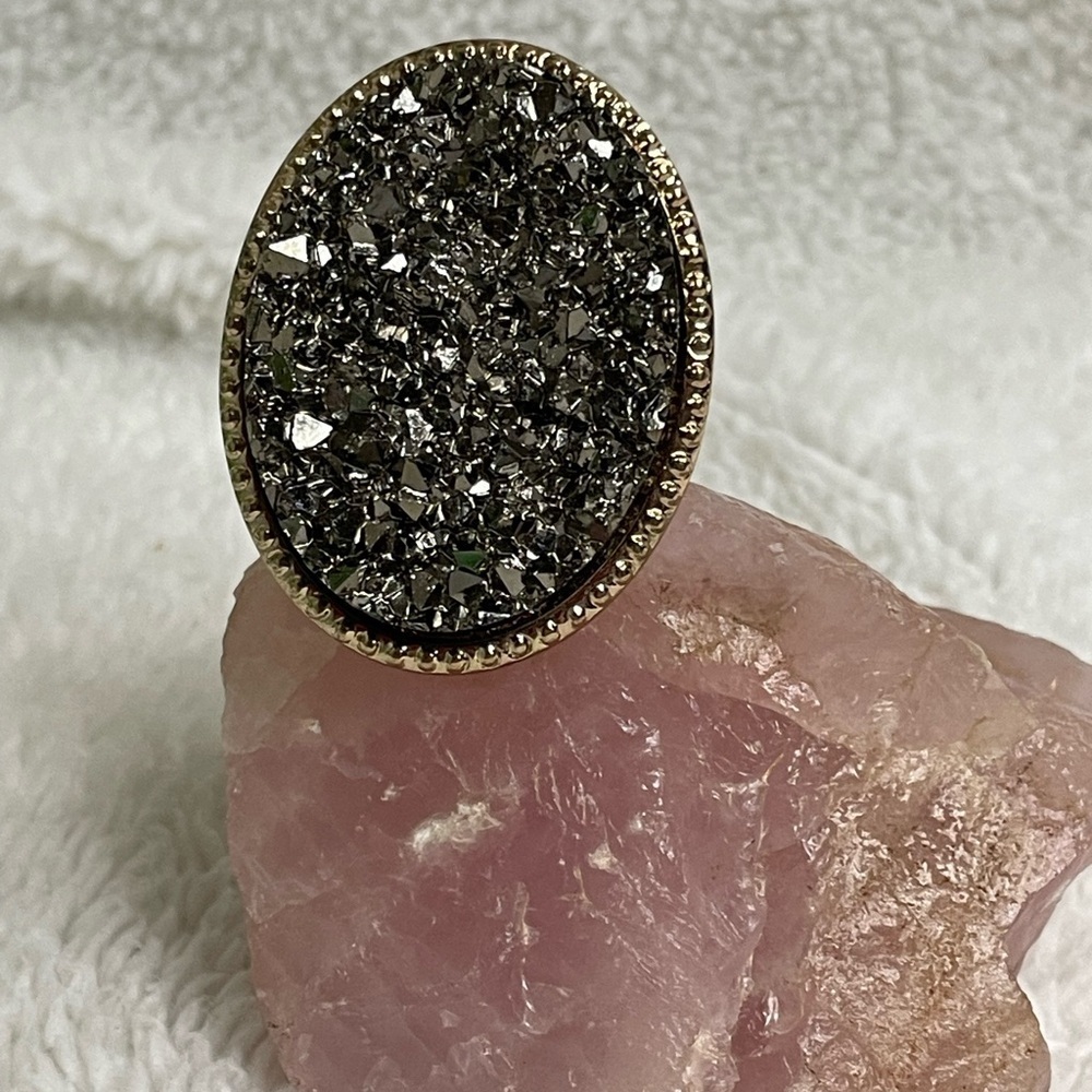 Druzy type fashion stretch ring